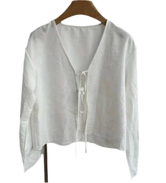 Camisa blanca de lazos