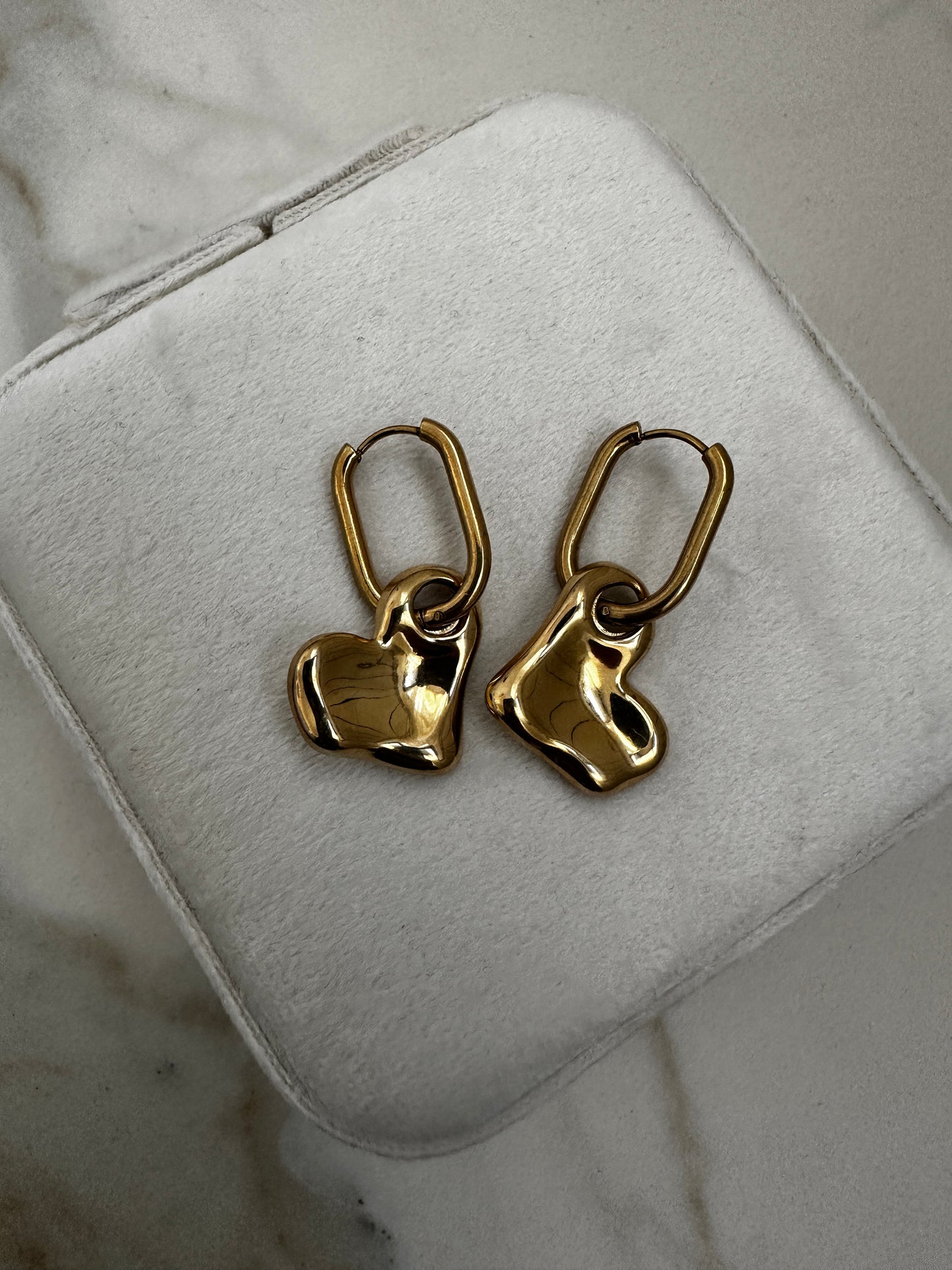 Pendientes in love dorados